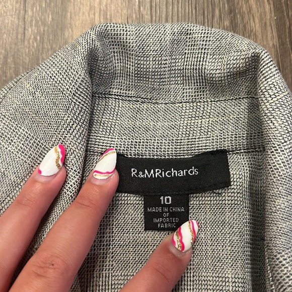 R&M RICHARDS Short-Sleeve Button Down with Shoulder Pads - Picture 2 of 5